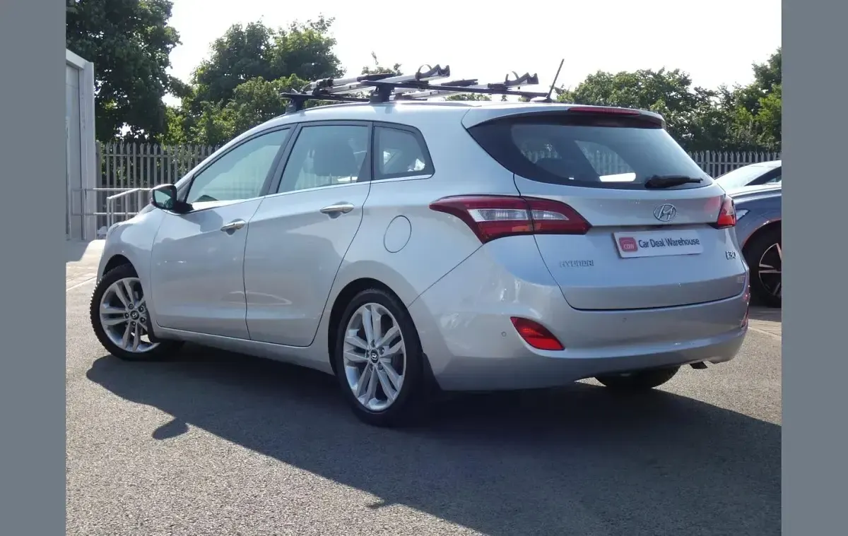Used Hyundai i30 Premium 134 HP (98 kW) 2017 Silver Estate