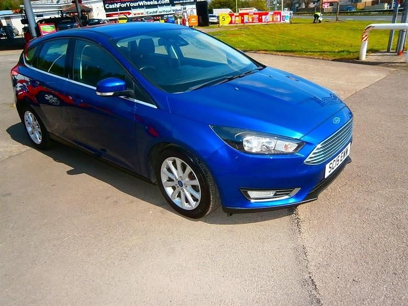 Używany Ford Focus Titanium 120 KM (88 kW) 2015 Niebieski Hatchback