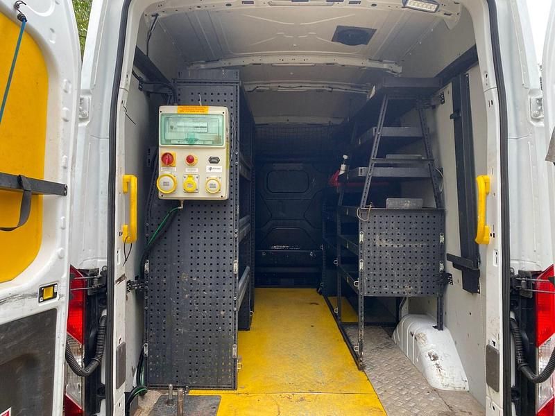 Usado Ford Transit S 130 HP (95 kW) 2020 Branco Van