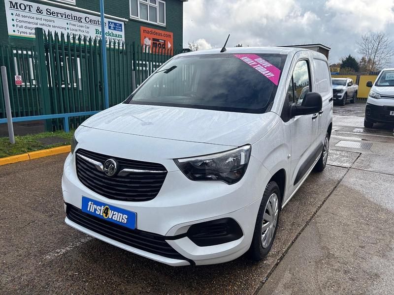 Second-hand Vauxhall Combo drive 100 CP (73 kW) 2020 Alb Van