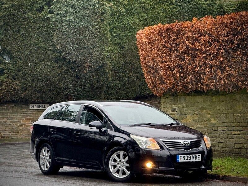 Black Used 2009 Toyota Avensis Estate | £2,899 (Fair price) - Image 1/4
