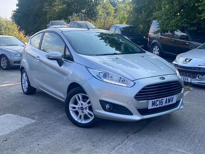 Silver Used 2016 Ford Fiesta Zetec Hatchback | £2,950 (Fair price) - Image 1/4