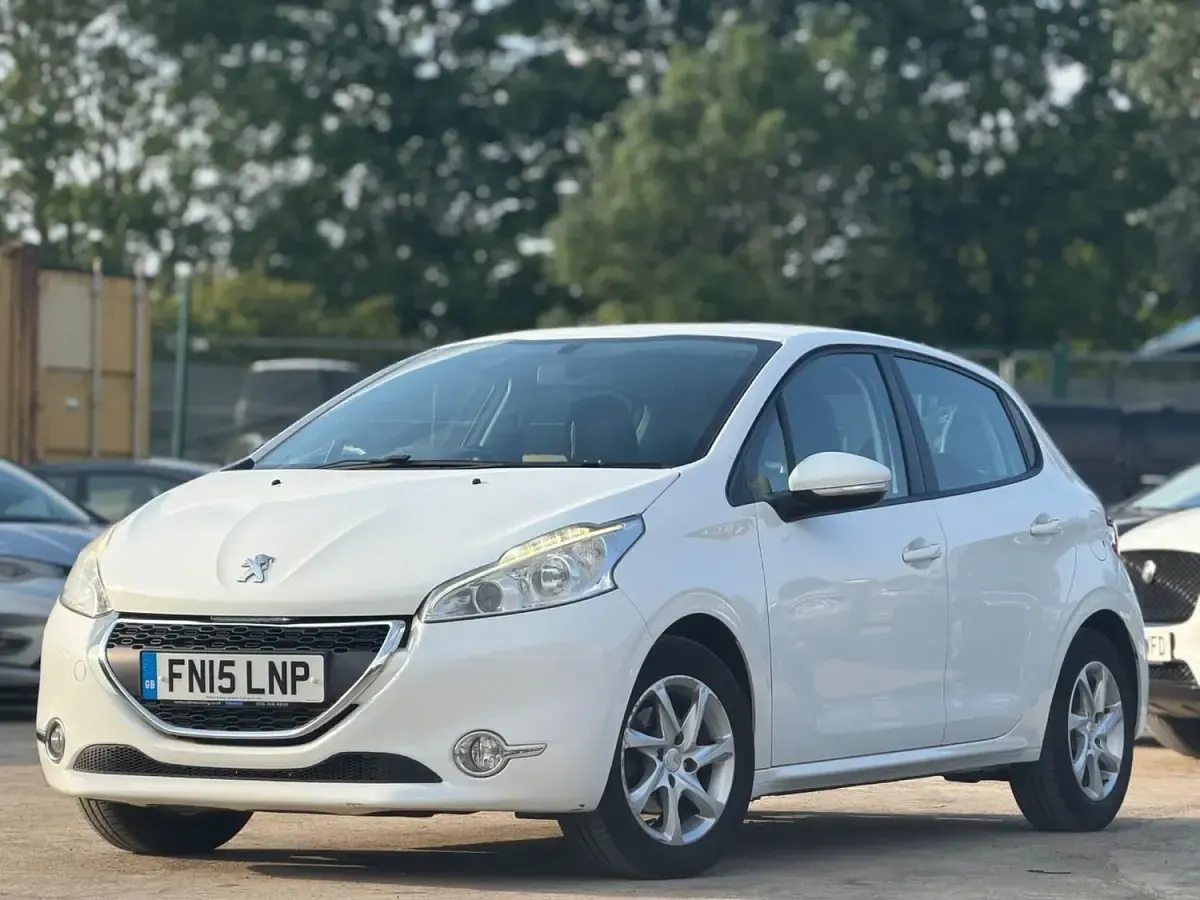 Used Peugeot 208 Active 2015 White Hatchback