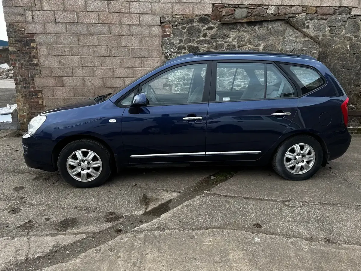 Used Kia Carens 140 HP (102 kW) 2008 Blue MPV