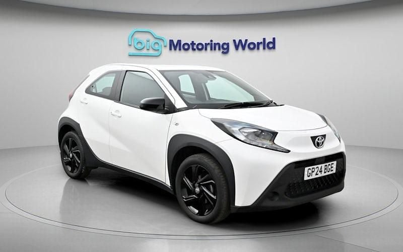 Used Toyota Aygo X PURE 72 HP (52 kW) 2024 White SUV