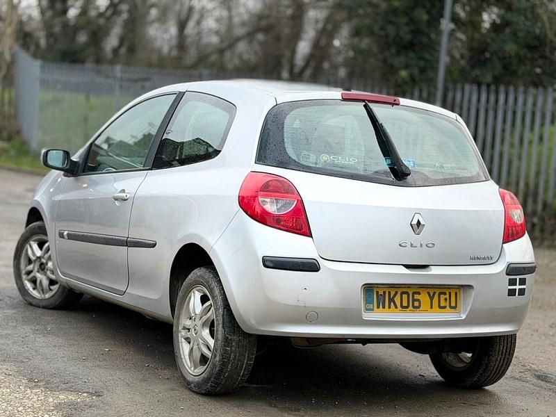 Used Renault Clio II Dynamique 2006 Silver Hatchback