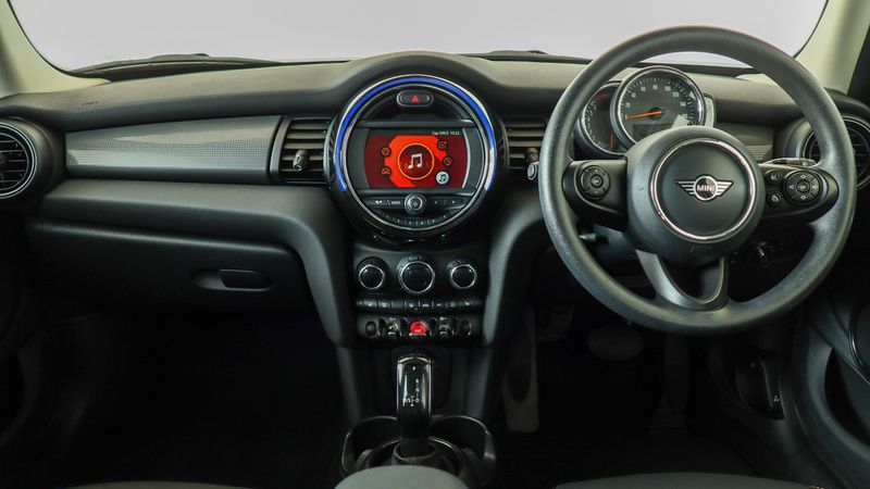 Used Mini Cooper Classic 134 HP (98 kW) 2020 White Hatchback