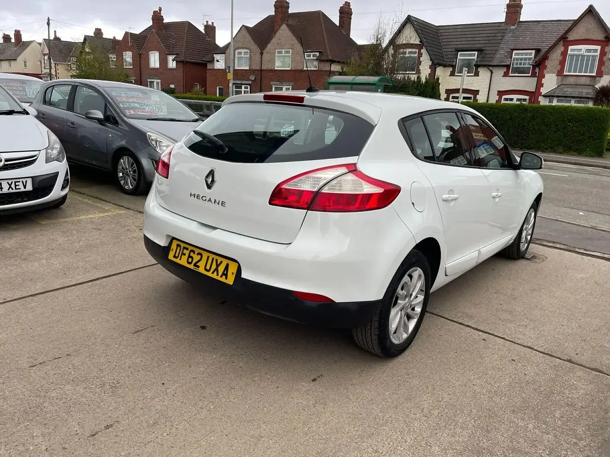 Used Renault Mégane Dynamique 110 HP (80 kW) 2013 White Hatchback
