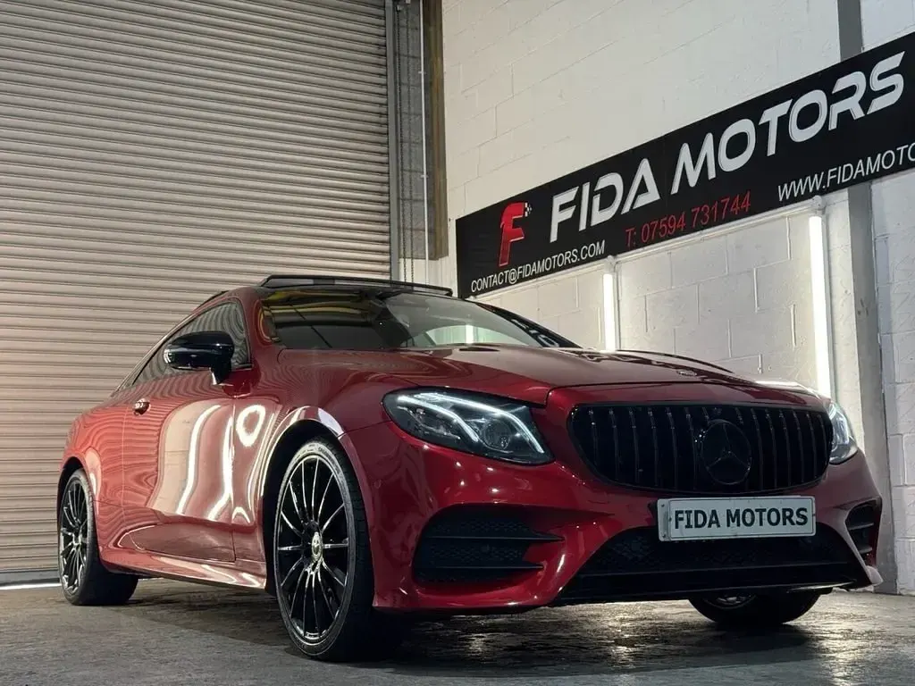 Gebraucht Mercedes E220 AMG line 2020 Rot Coupé