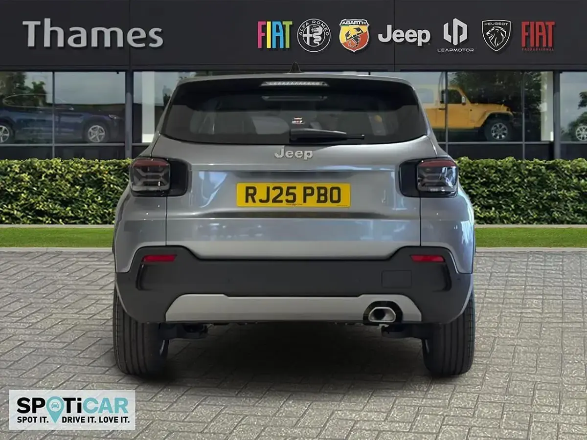 Nouă Jeep Avenger Summit 101 CP (74 kW) 2025 Gri SUV