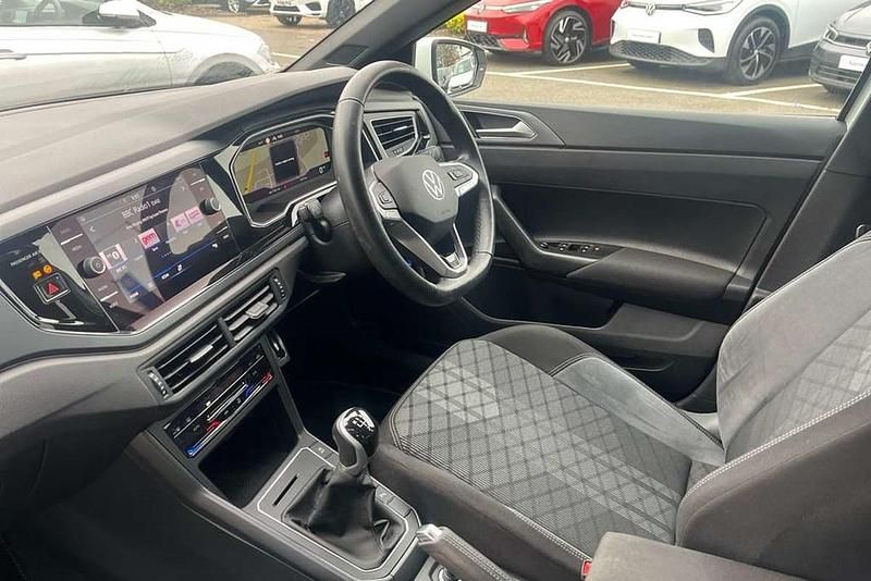 Used VW Polo R-line 95 HP (69 kW) 2022 White Hatchback