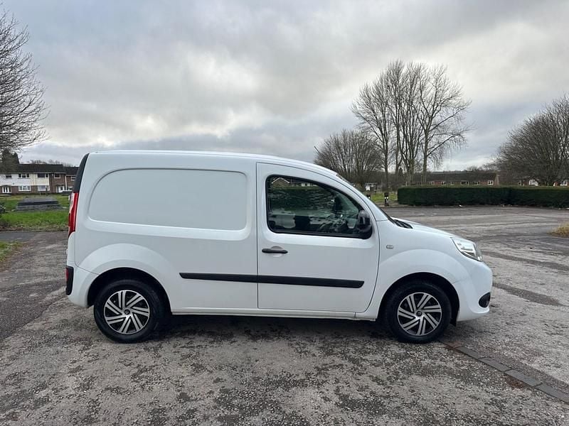 Used Renault Kangoo Business 90 HP (66 kW) 2018 White Van