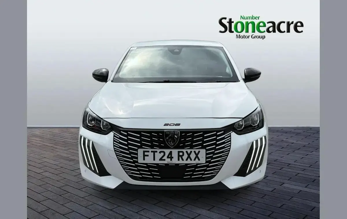 Used Peugeot 208 Allure 101 HP (74 kW) 2024 White Hatchback