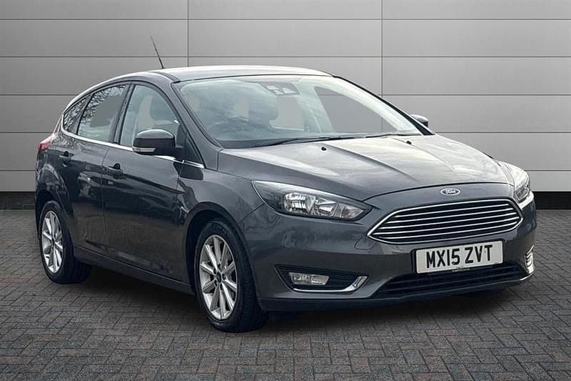 Used Ford Focus Titanium 100 HP (73 kW) 2015 Grey Hatchback