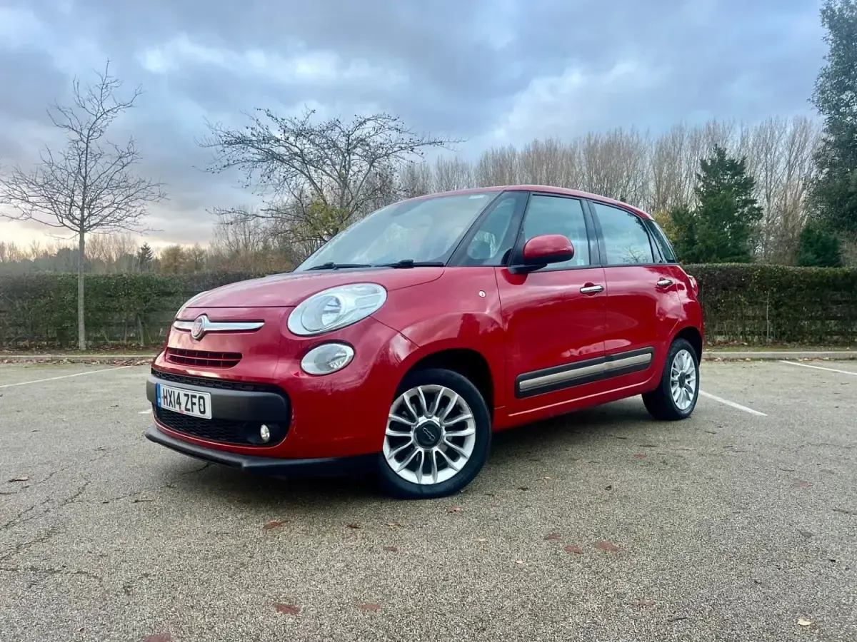 Usado Fiat 500L Lounge 105 HP (77 kW) 2014 Vermelho Monovolume
