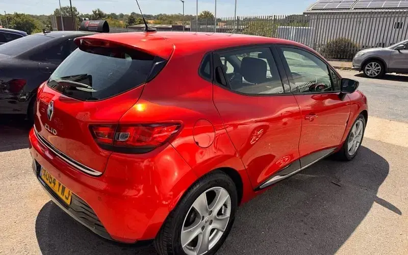 Used Renault Clio Dynamique 73 HP (53 kW) 2015 Hatchback