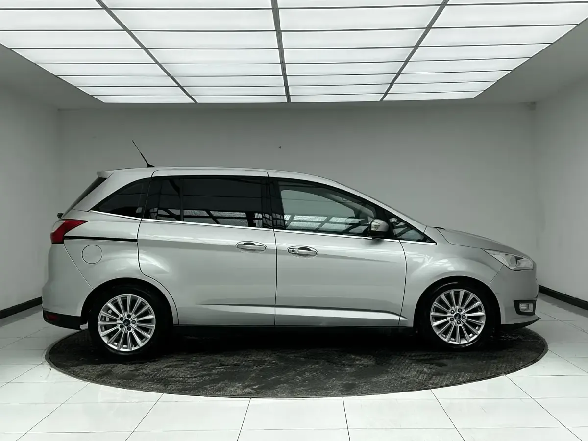 Usado Ford Grand C-Max Titanium 120 HP (88 kW) 2017 Prateado Monovolume