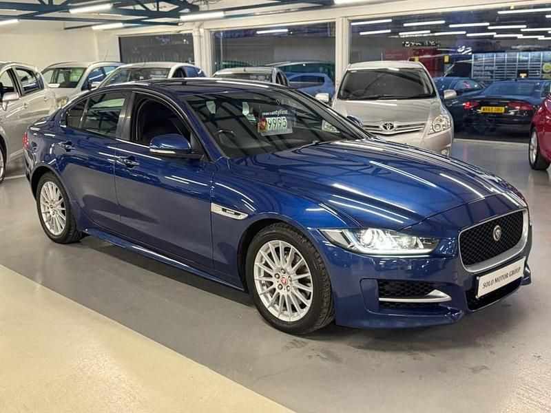 Używany Jaguar XE R-Sport 163 KM (119 kW) 2016 Niebieski Sedan/Limuzyna