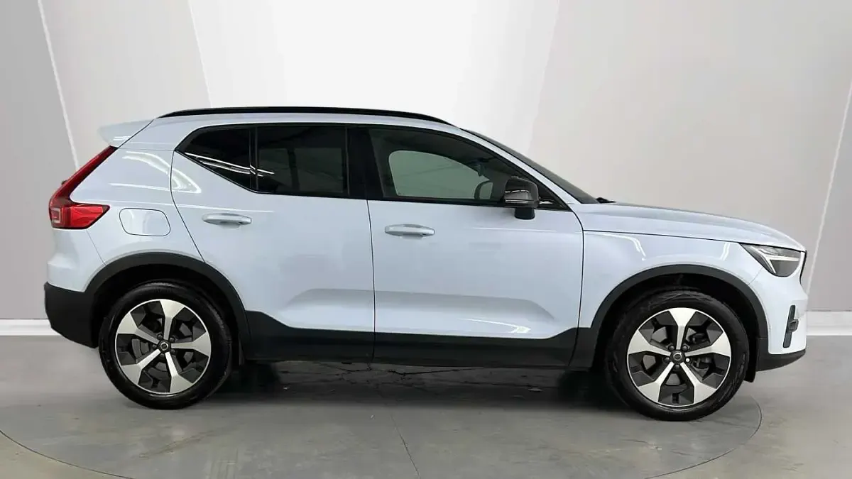 Used Volvo XC40 Plus 194 HP (142 kW) 2025 Blue SUV