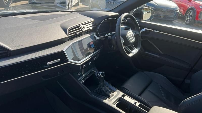 Begagnad Audi Q3 Black Edition 150 HK (110 kW) 2025 Grå SUV