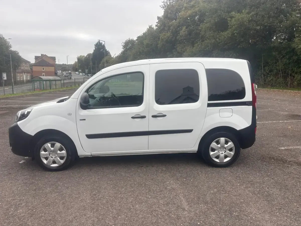 Begagnad Renault Kangoo Business 44 kW (60 HK) 2020 Vit Minibuss