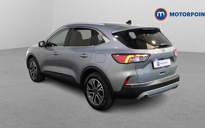 Usado Ford Kuga Titanium 120 HP (88 kW) 2020 Prateado SUV