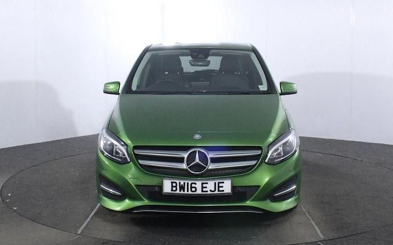 Used Mercedes B180 Premium 109 HP (80 kW) 2016 Green MPV