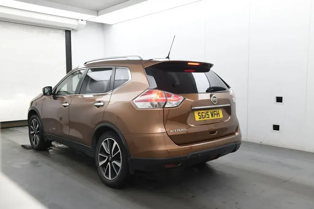 Used Nissan X-Trail S 130 HP (95 kW) 2015 Orange SUV