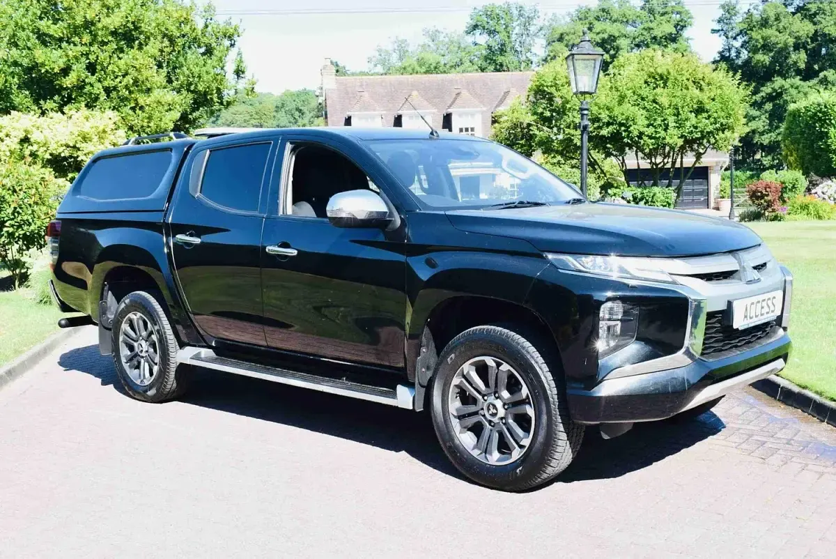 Used Mitsubishi L200 Warrior 150 HP (110 kW) 2020 Black Pickup