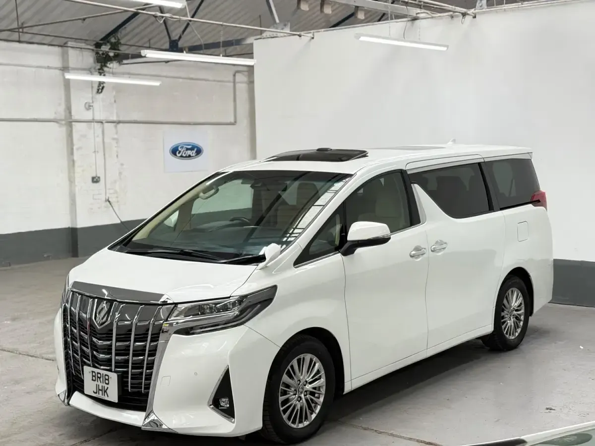 Usado Toyota Alphard 190 CV (139 kW) 2026 Blanco Monovolumen