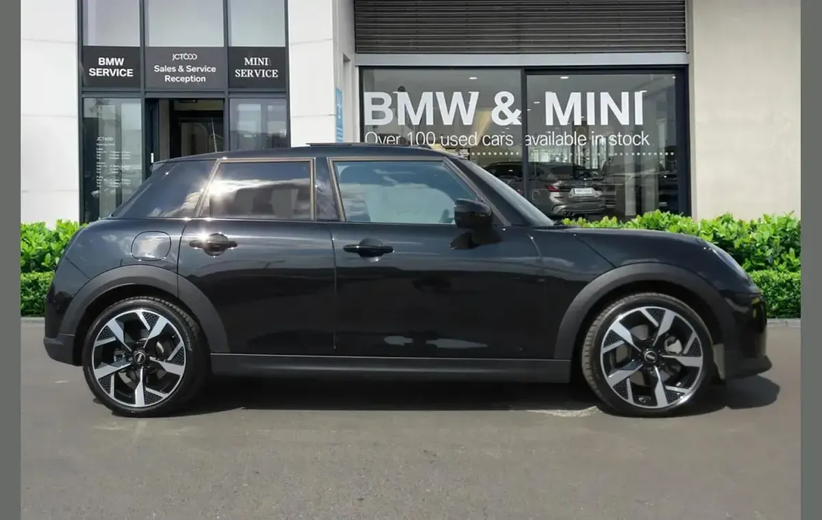 Used Mini Cooper Exclusive 113 kW (154 HP) 2025 Black Hatchback