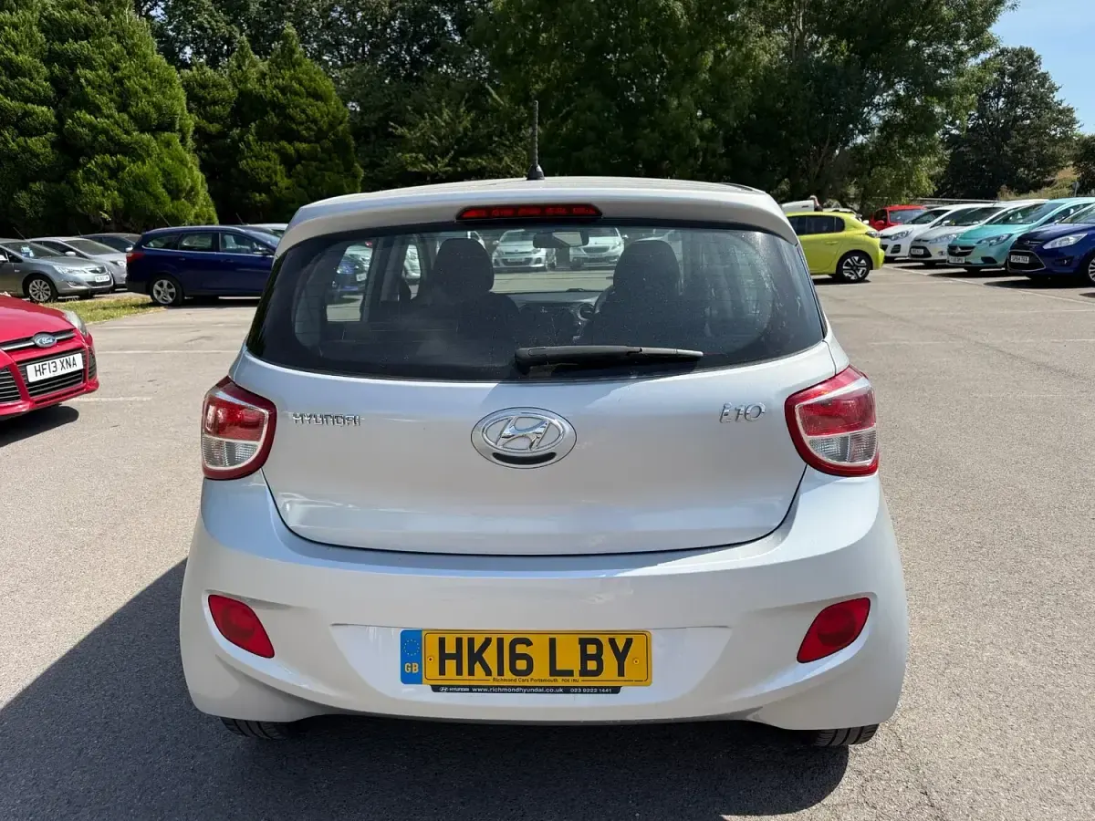 Used Hyundai i10 SE 66 HP (48 kW) 2016 Silver Hatchback