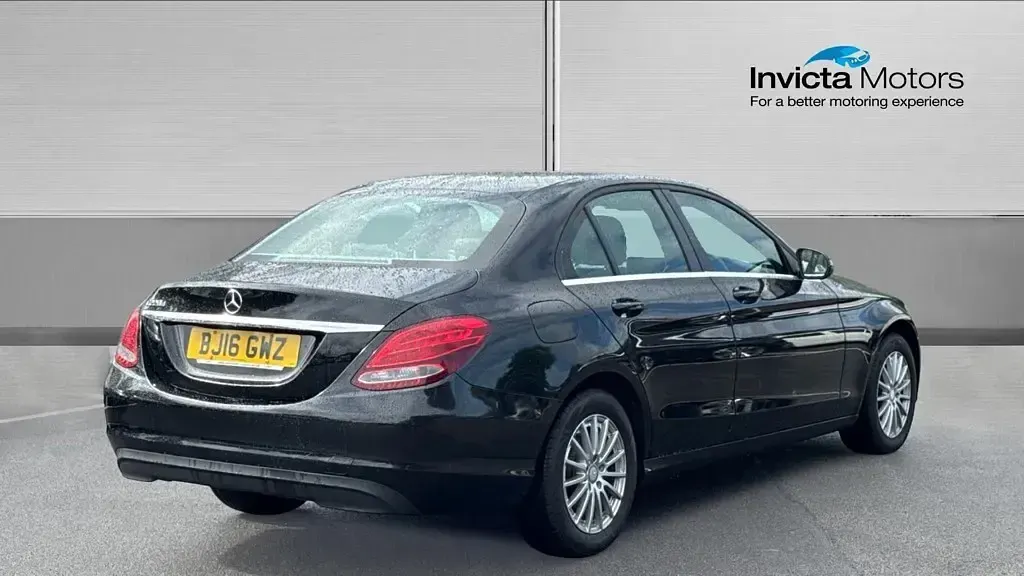 Used Mercedes C220 SE 170 HP (125 kW) 2016 Cosmos black metallic Sedan