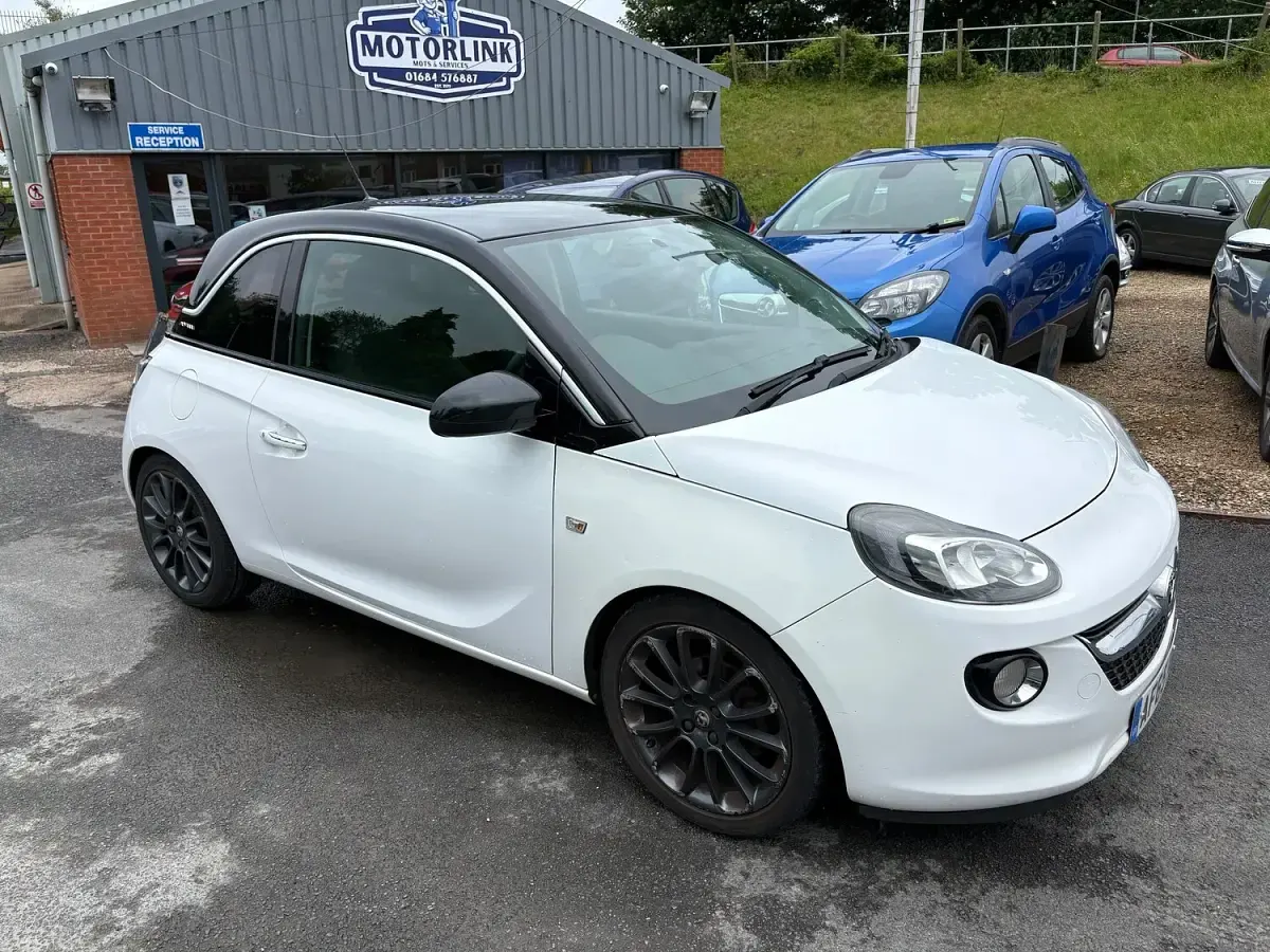 Used Vauxhall Adam Glam 87 HP (63 kW) 2015 White Hatchback
