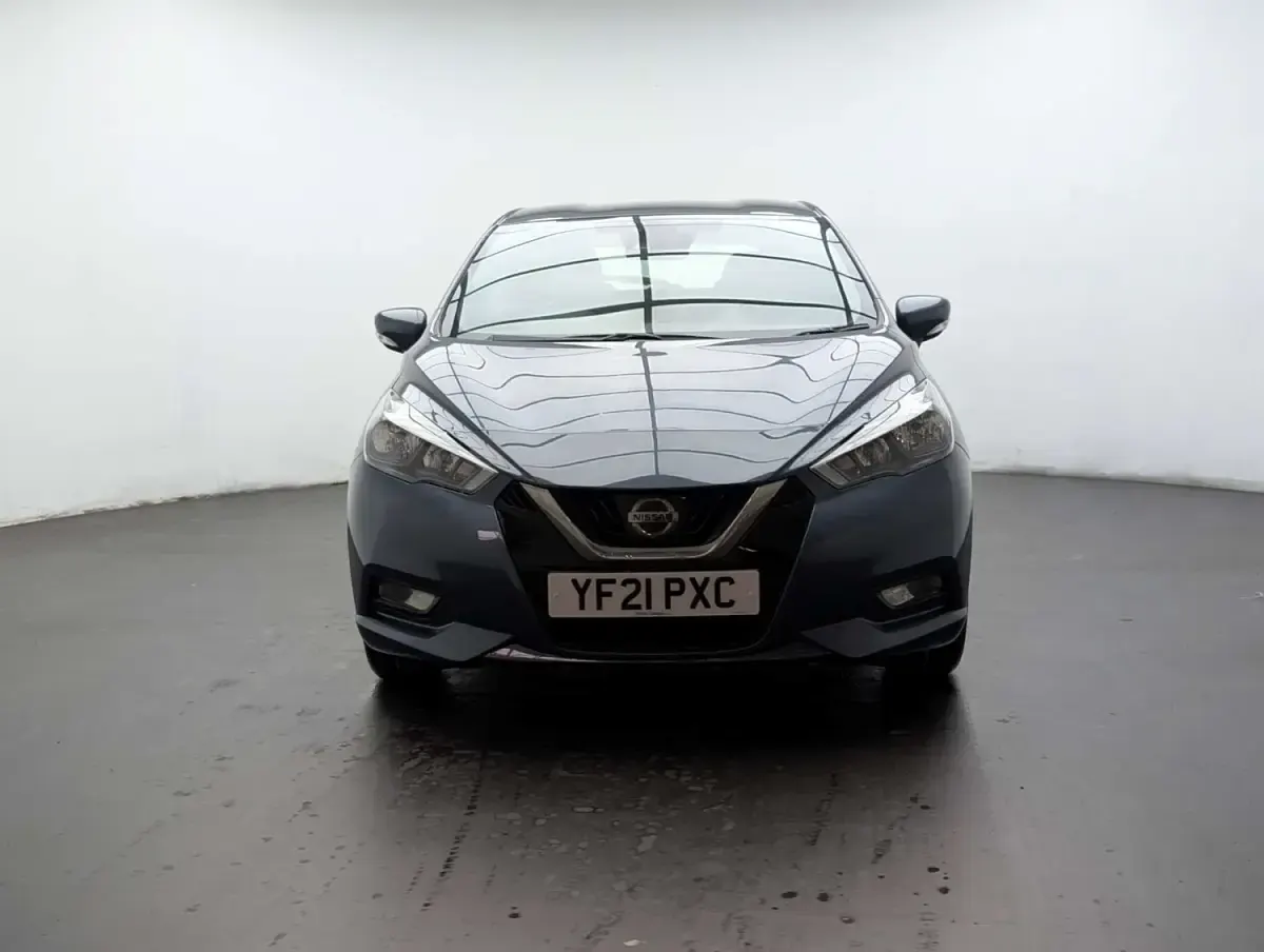 Usado Nissan Micra Acenta 92 CV (67 kW) 2021 Gris Utilitario