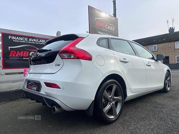 Used Volvo V40 R-Design 120 HP (88 kW) 2015 White Estate