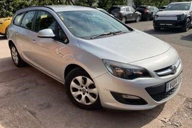 Silver Used 2014 Vauxhall Astra Design Edition Estate | £5,250 (Fair price) - Image 1/1