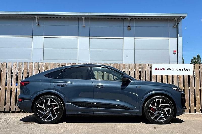 Used Audi Q6 e-tron Performance 225 kW (306 HP) 2025 Plasma blue, metallic SUV