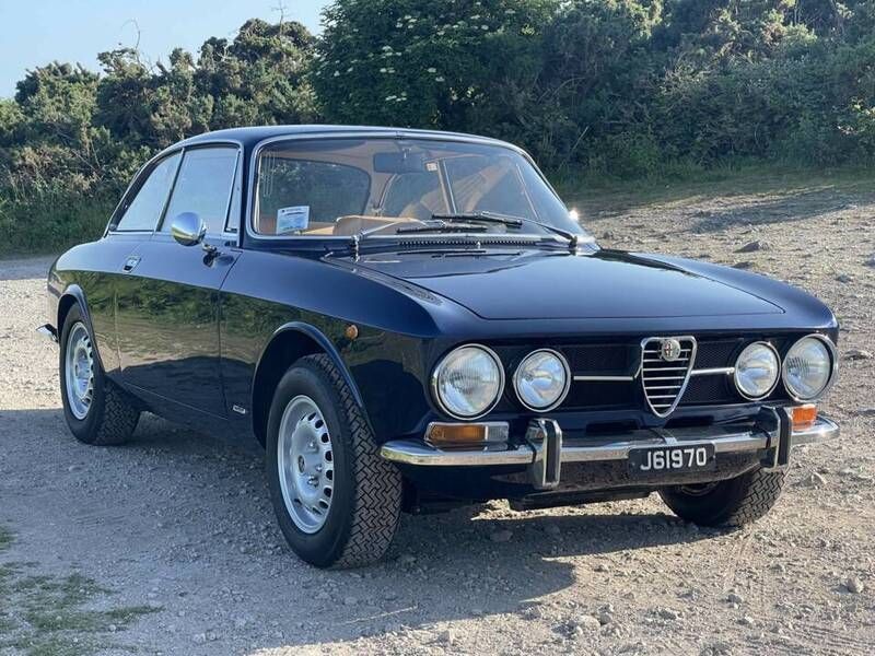 Used Alfa Romeo 1750 Veloce 134 HP (98 kW) 1970 Blue Sedan