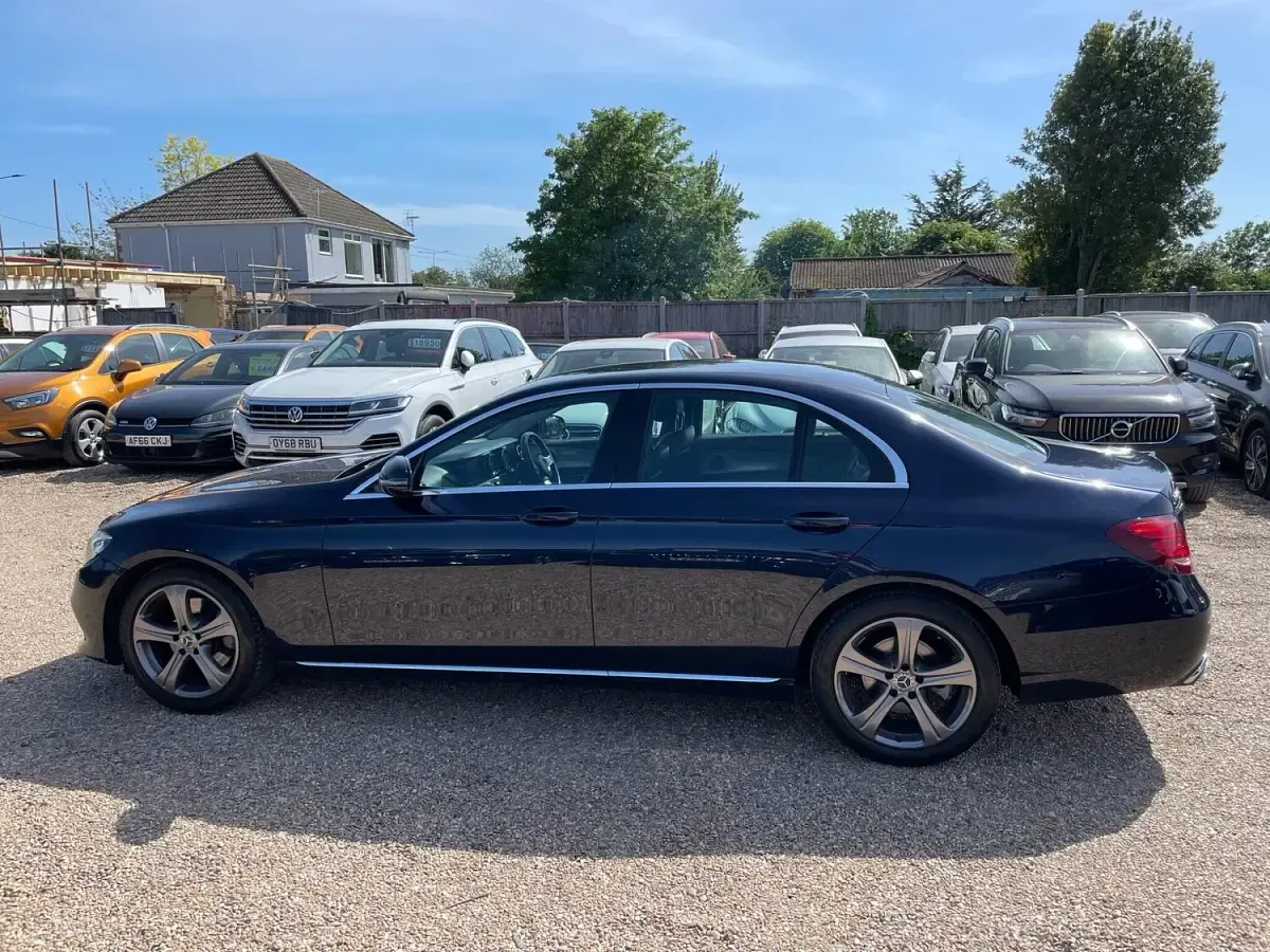 Used Mercedes E220 SE 2017 Blue Sedan