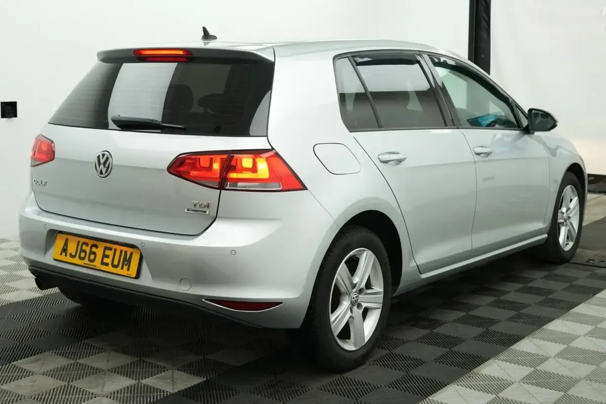 Used VW Golf VII Edition 108 HP (79 kW) 2017 Silver Hatchback