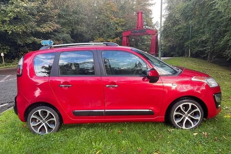 Red Used 2015 Citroën C3 Picasso SELECTION MPV | £2,999 (Fair price) - Image 1/1