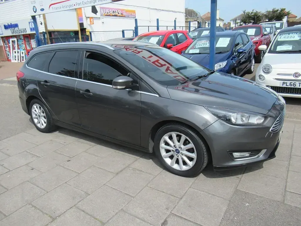 Używany Ford Focus Titanium 125 KM (91 kW) 2016 Szary Kombi