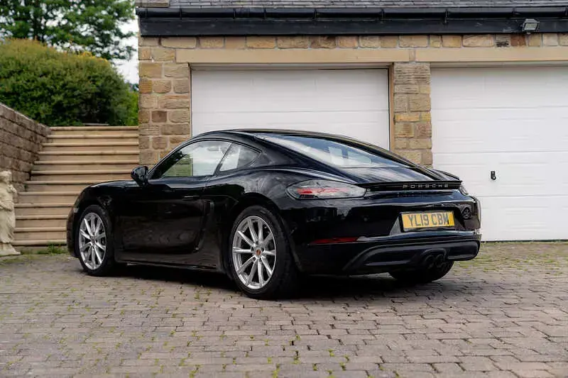 Used Porsche Cayman 300 HP (220 kW) 2026 Black