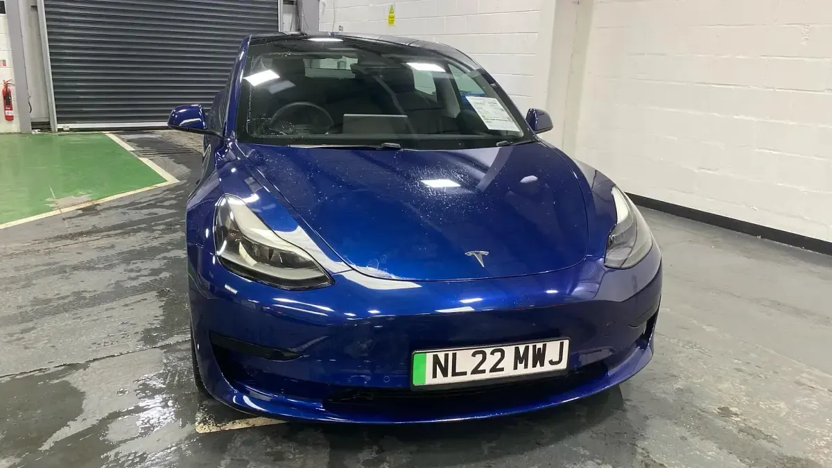 Usado Tesla Model 3 Standard Range 180 kW (245 HP) 2022 Azul Sedan