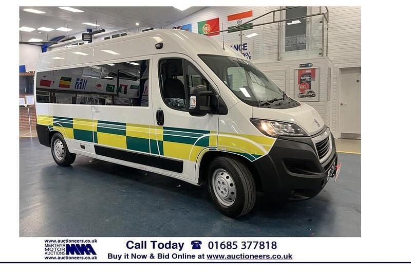 White Used 2020 Peugeot Boxer Access Van | £10,570 (Fair price) - Image 1/4