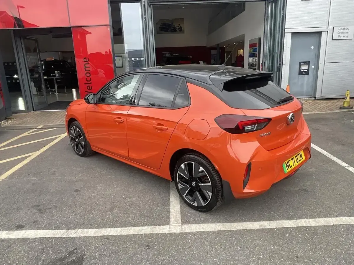 Used Vauxhall Corsa-e SRi 98 kW (134 HP) 2022 Orange Hatchback