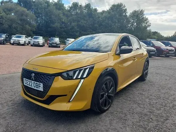 Used Peugeot 208 Premium 75 HP (55 kW) 2022 Yellow Hatchback