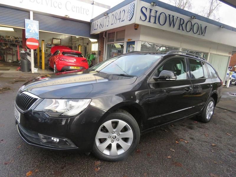 Black Used 2015 Skoda Superb Estate | £6,489 (Fair price) - Image 1/3