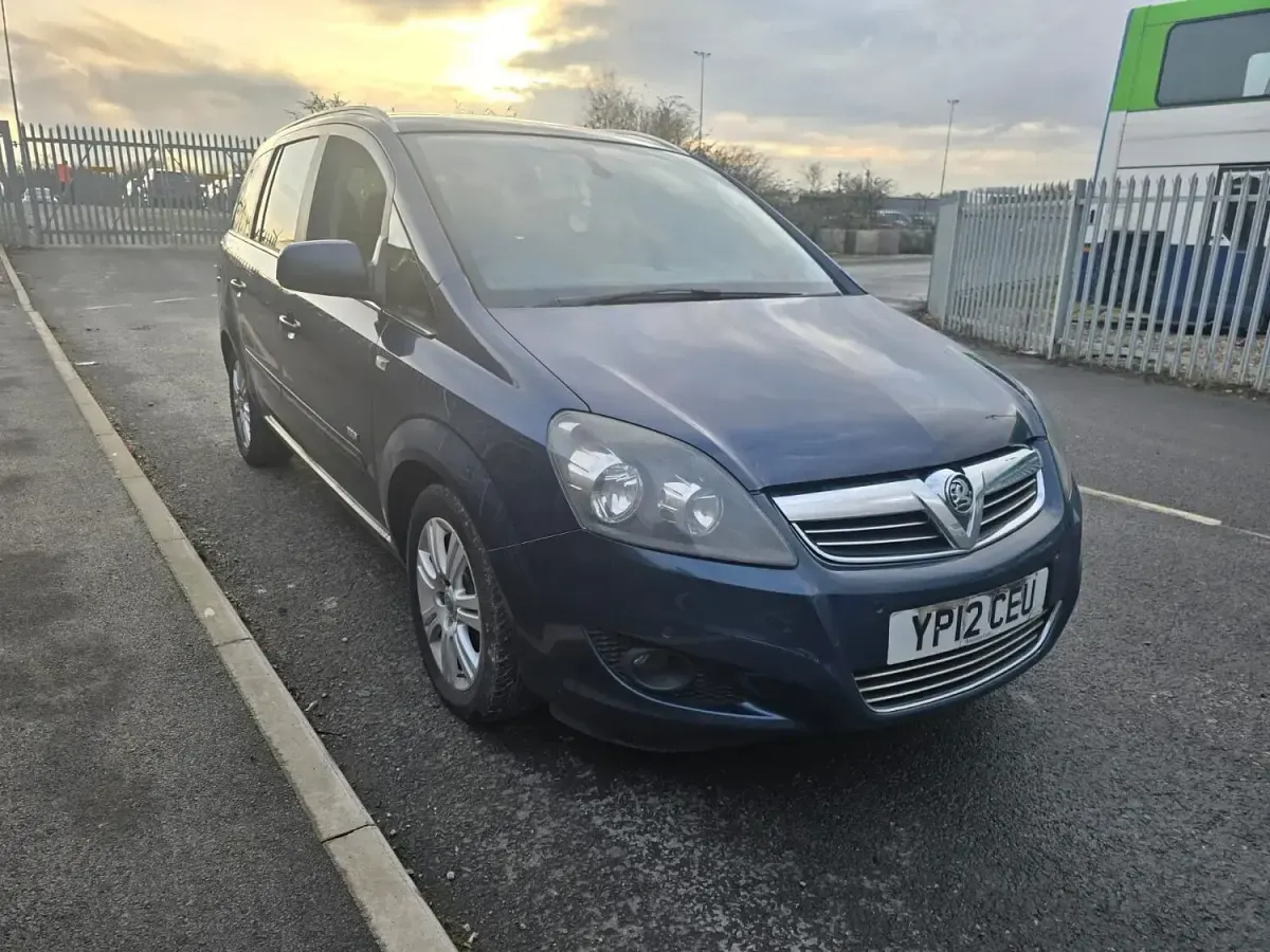 Used Vauxhall Zafira Design Edition 115 HP (84 kW) 2012 Blue MPV